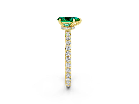 Yellow gold Pear Cut Emerald Solitaire Engagement Ring with Pavé Band and Four-Prong Setting_2