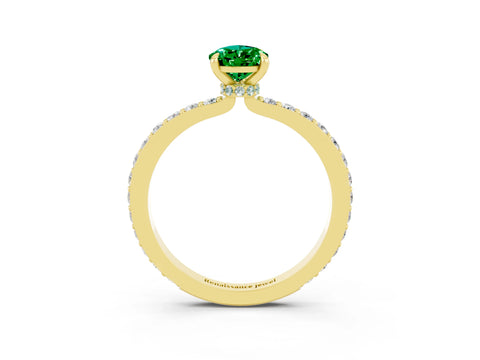 Yellow gold Pear Cut Emerald Solitaire Engagement Ring with Pavé Band and Four-Prong Setting_3