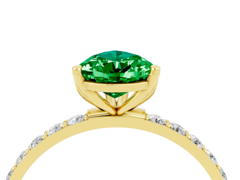 Yellow gold Pear Cut Emerald Solitaire Engagement Ring with Pavé Band and Prong Setting_4