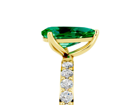 Yellow gold Pear Cut Emerald Solitaire Engagement Ring with Pavé Band and Prong Setting_5