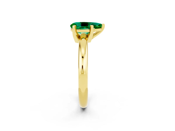 Yellow gold Pear Cut Emerald Solitaire Engagement Ring with Round Band and Four-Prong Setting