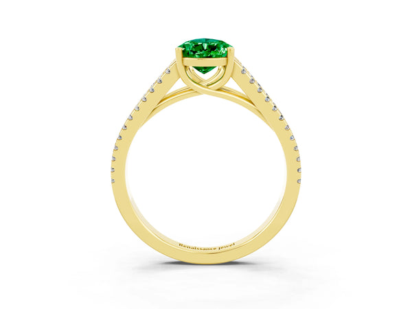 Yellow gold Pear Cut Emerald Solitaire Engagement Ring with Split Shank Pavé Band