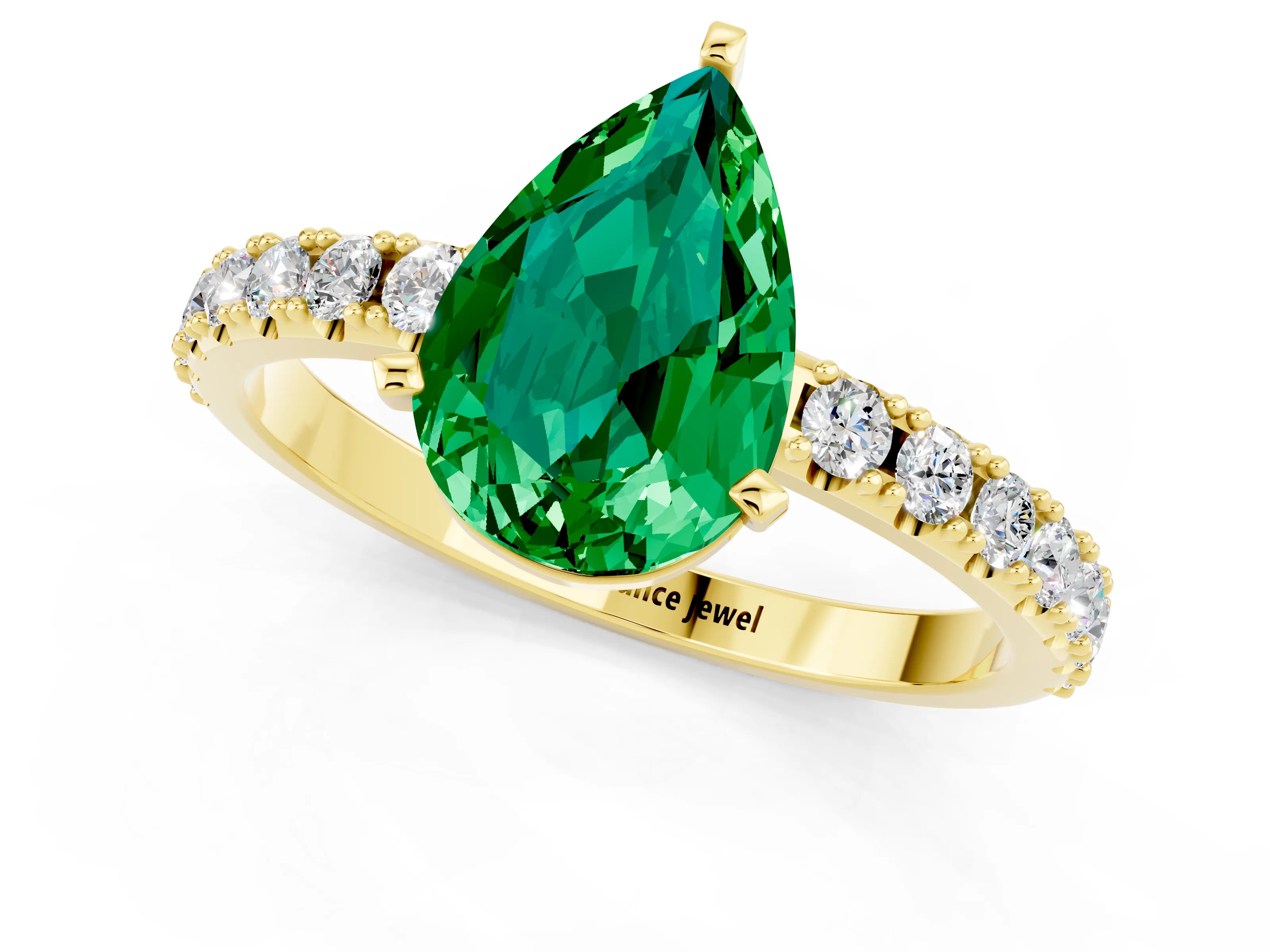 Yellow gold Pear Cut Emerald Solitaire Pavé Band with Four-Prong Setting_1