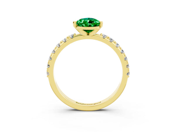 Yellow gold Pear Cut Emerald Solitaire Pavé Band with Four-Prong Setting