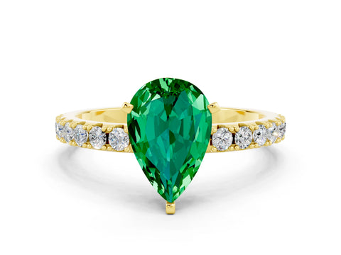 Yellow gold Pear Cut Emerald Solitaire Pavé Band with Four-Prong Setting
