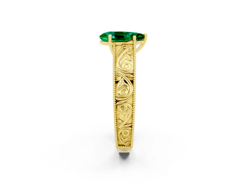 Yellow gold Pear Cut Emerald Solitaire Ring with Engraved Band and Four-Prong Setting_2