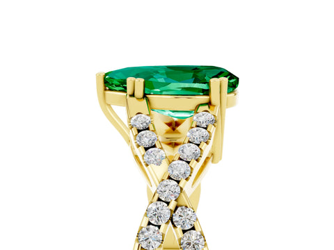 Yellow gold Pear Cut Emerald Solitaire Ring with Four-Prong Setting and Twisted Pavé Band_5