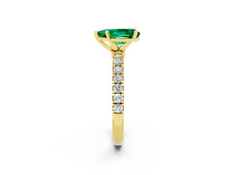 Yellow gold Pear Cut Emerald Solitaire Ring with Pavé Accents and Four-Prong Setting_2