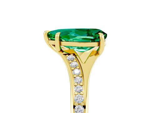 Yellow gold Pear Cut Emerald Solitaire Ring with Pavé Band and Prong Setting_17