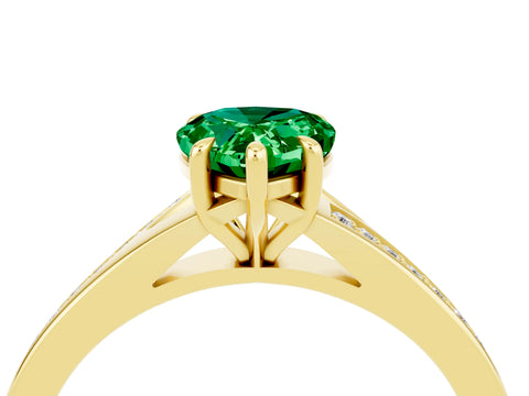 Yellow gold Pear Cut Emerald Solitaire Ring with Pavé Band and Prong Setting_4