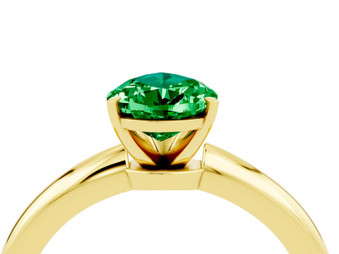 Yellow gold Pear Cut Emerald Solitaire Ring with Six-Prong Setting and Classic Band_4