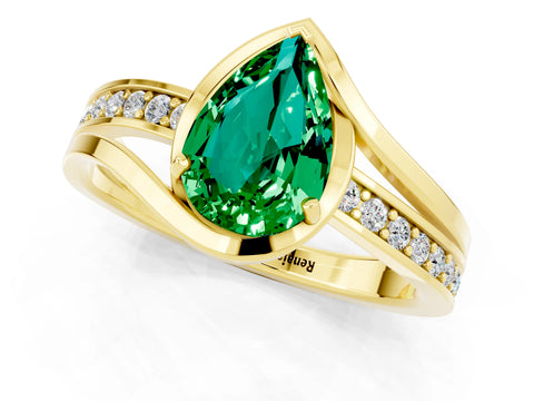 Yellow gold Pear Cut Emerald Solitaire Ring with Split Shank and Prong Setting_1