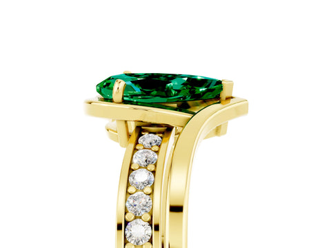 Yellow gold Pear Cut Emerald Solitaire Ring with Split Shank and Prong Setting_5