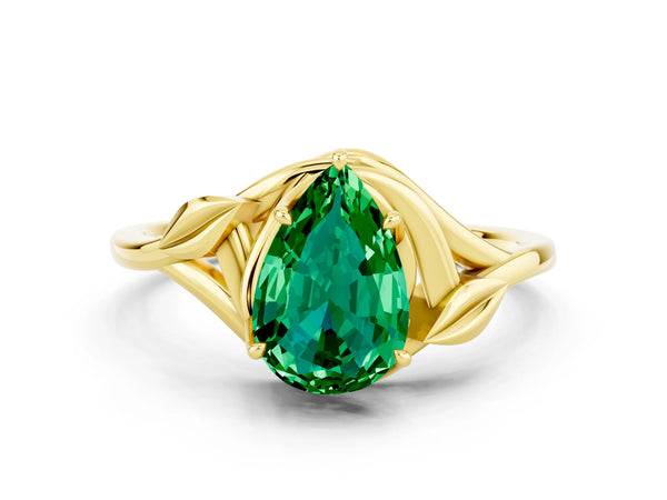 Yellow gold Pear Cut Emerald Solitaire Ring with Twist Band and Four-Prong Setting