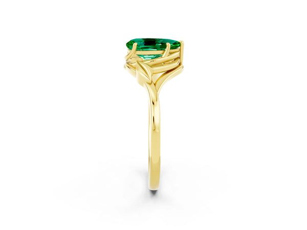 Yellow gold Pear Cut Emerald Solitaire Ring with Twist Band and Four-Prong Setting