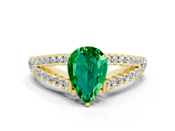 Yellow gold Pear Cut Emerald Split Shank Pavé Engagement Ring with Four-Prong Setting