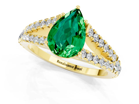 Yellow gold Pear Cut Emerald Split Shank Pavé Engagement Ring with Four-Prong Setting_13