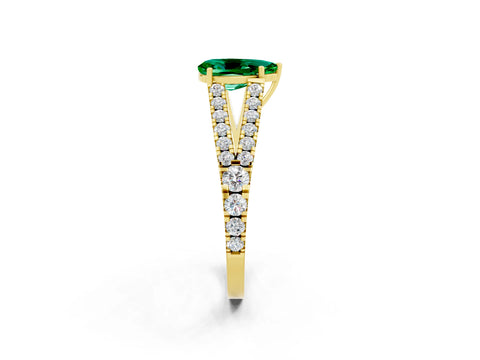Yellow gold Pear Cut Emerald Split Shank Pavé Engagement Ring with Four-Prong Setting_14
