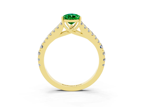 Yellow gold Pear Cut Emerald Split Shank Pavé Engagement Ring with Four-Prong Setting
