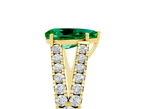 Yellow gold Pear Cut Emerald Split Shank Pavé Engagement Ring with Four-Prong Setting_17