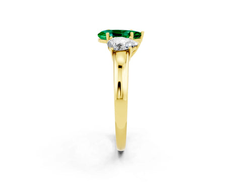 Yellow gold Pear Cut Emerald Three-Stone Ring with Four-Prong Setting and Classic Band_2