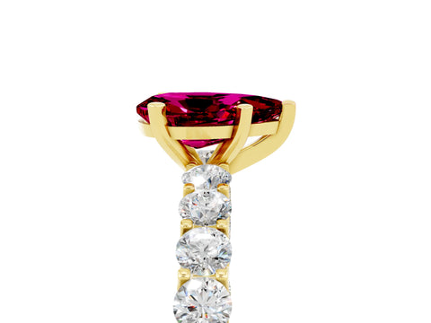 Yellow gold Pear Cut Garnet Solitaire Ring with Shared Prong Pavé Band and Four-Prong Setting_5