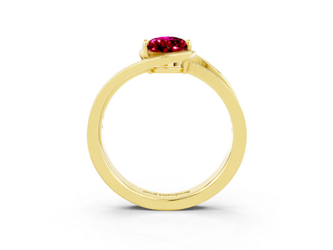 Yellow gold Pear Cut Garnet Solitaire Ring with Split Shank and Prong Setting_3