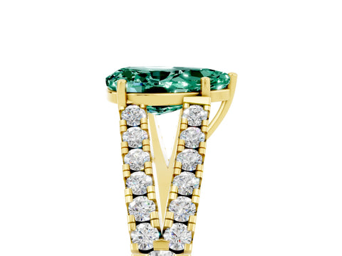 Yellow gold Pear Cut Green Sapphire Split Shank Pavé Engagement Ring with Four-Prong Setting_17