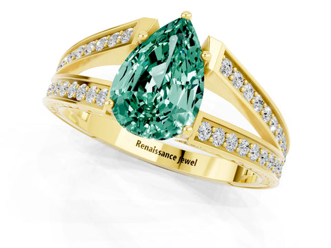Yellow gold Pear Cut Green Sapphire Split Shank Ring with Pavé Band and Four-Prong Setting_1