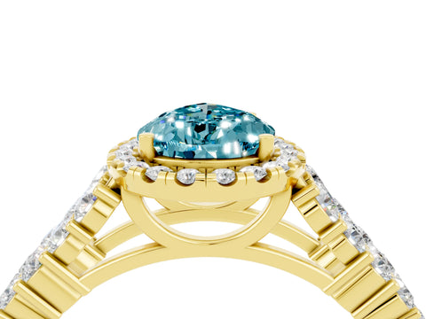 Yellow gold Pear Cut Halo Pavé Diamond Engagement Ring with Split Shank and Four-Prong Setting_4