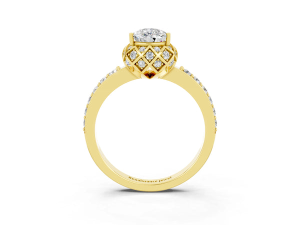 Yellow gold Pear Cut Moissanite Scalloped Halo Engagement Ring with Round Shared Prong Band