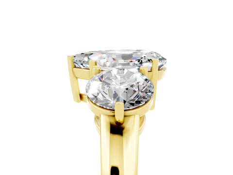 Yellow gold Pear Cut Moissanite Three-Stone Ring with Prong Setting and Classic Band_5