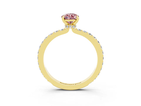 Yellow gold Pear Cut Morganite Solitaire Engagement Ring with Pavé Band and Four-Prong Setting_3