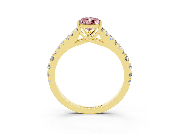 Yellow gold Pear Cut Morganite Split Shank Pavé Engagement Ring with Four-Prong Setting