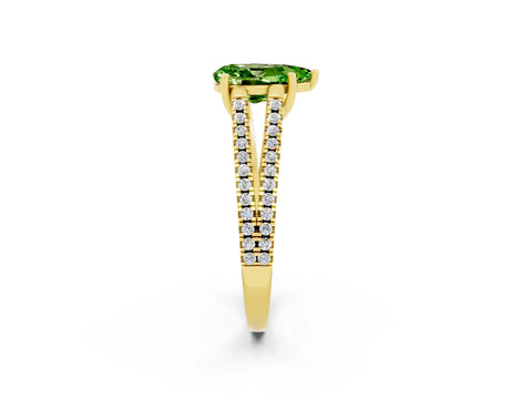 Yellow gold Pear Cut Peridot Solitaire Engagement Ring with Split Shank Pavé Band_2