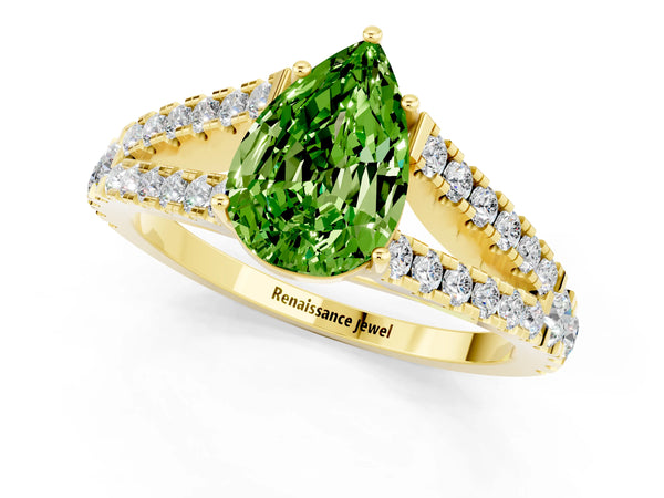 Yellow gold Pear Cut Peridot Split Shank Pavé Engagement Ring with Four-Prong Setting