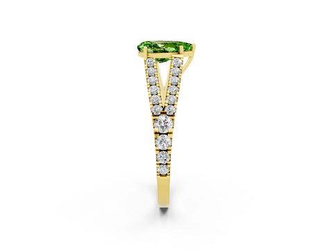 Yellow gold Pear Cut Peridot Split Shank Pavé Engagement Ring with Four-Prong Setting_14