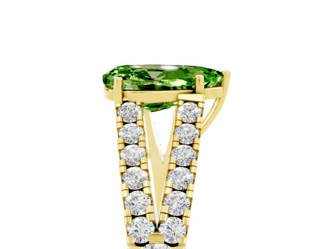 Yellow gold Pear Cut Peridot Split Shank Pavé Engagement Ring with Four-Prong Setting_17
