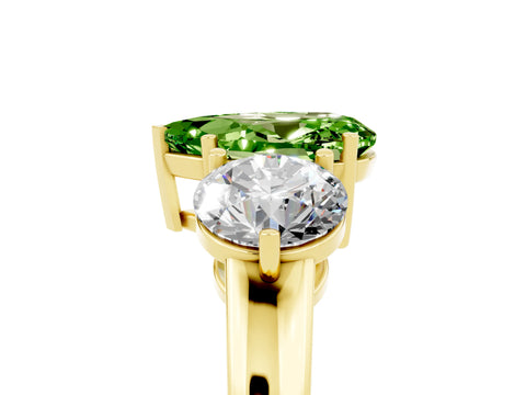 Yellow gold Pear Cut Peridot Three-Stone Ring with Prong Setting and Classic Band_5