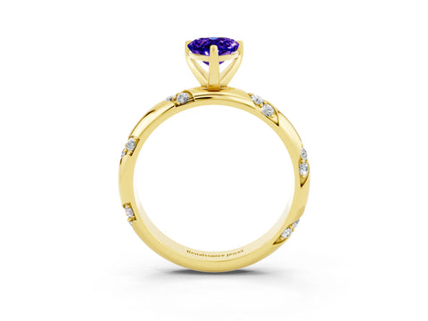 Yellow gold Pear Cut Solitaire Diamond Engagement Ring with Twisted Pave Band and Four-Prong Setting_3