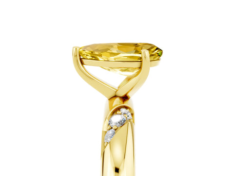 Yellow gold Pear Cut Solitaire Diamond Engagement Ring with Twisted Pave Band and Four-Prong Setting_5