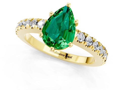 Yellow gold Pear Cut Solitaire Diamond with Pavé Band and Four-Prong Setting_1