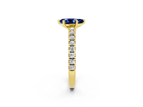 Yellow gold Pear Cut Solitaire Diamond with Pavé Band and Four-Prong Setting_2