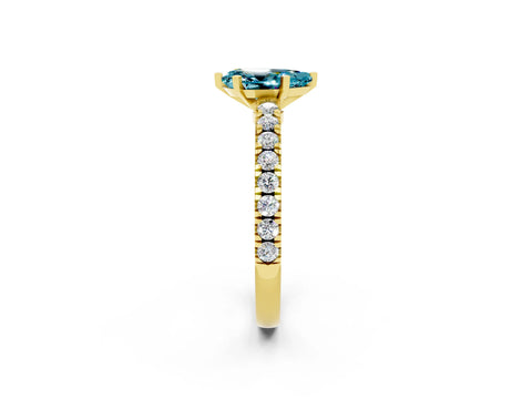 Yellow gold Pear Cut Solitaire Diamond with Pavé Band and Four-Prong Setting_2