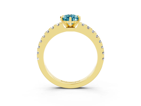 Yellow gold Pear Cut Solitaire Diamond with Pavé Band and Four-Prong Setting