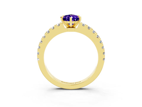 Yellow gold Pear Cut Solitaire Diamond with Pavé Band and Four-Prong Setting_3