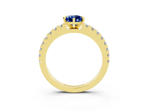 Yellow gold Pear Cut Solitaire Diamond with Pavé Band and Four-Prong Setting_3