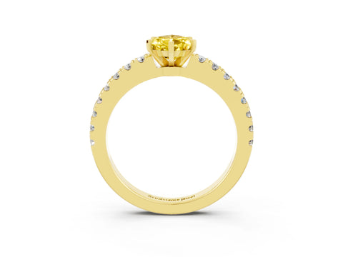 Yellow gold Pear Cut Solitaire Diamond with Pavé Band and Four-Prong Setting_3