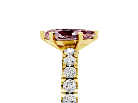 Yellow gold Pear Cut Solitaire Diamond with Pavé Band and Four-Prong Setting_5
