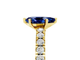 Yellow gold Pear Cut Solitaire Diamond with Pavé Band and Four-Prong Setting_5